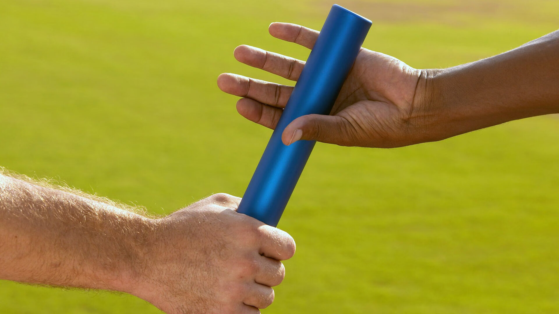 “徒步定向越野：东部新区赛场上演智慧与速度的竞逐”